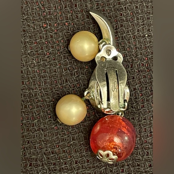 Schiaparelli SIGNED VTG. clip earrings rhodium plated, pearls & amber drop beads - Picture 2 of 13